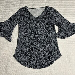 Zenana Leopard/Cheetah Print 1/2 Sleeve Flared Ends V-Neck Tunic Women’s S Shirt